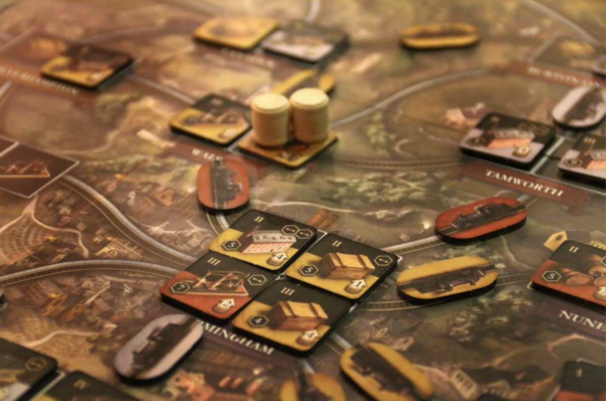 Ett brettspill med brikker som viser varene 