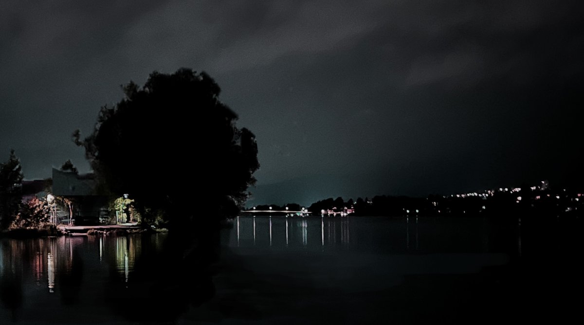 pølsesvingen i drammen en mørk sommernatt